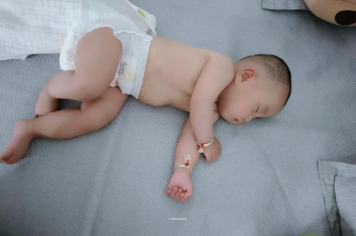 澳门三个月宝宝抬头不稳 澳门三个月宝宝抬头不稳